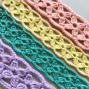 Read more about the article Simple Flower Headband Crochet Pattern {FREE}
