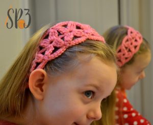 Read more about the article Simple Flower Headband Crochet Pattern {FREE}