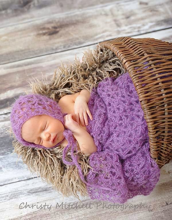 Read more about the article Mohair Bonnet & Wrap Baby Crochet Pattern