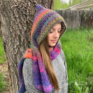 Read more about the article Wrap Me Tender Hooded Scarf Crochet Pattern