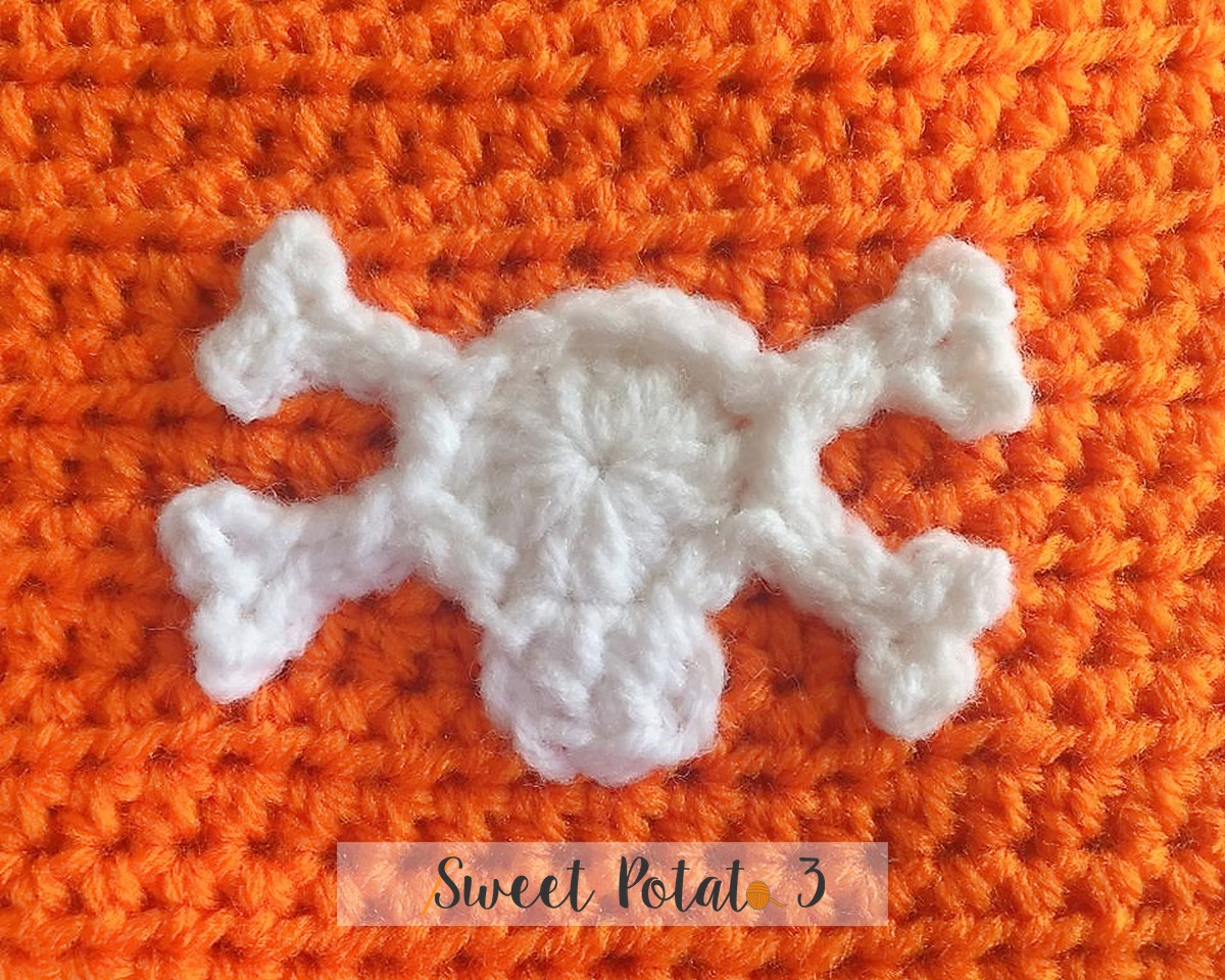 Read more about the article Skull & Crossbones – Free Crochet Applique Pattern