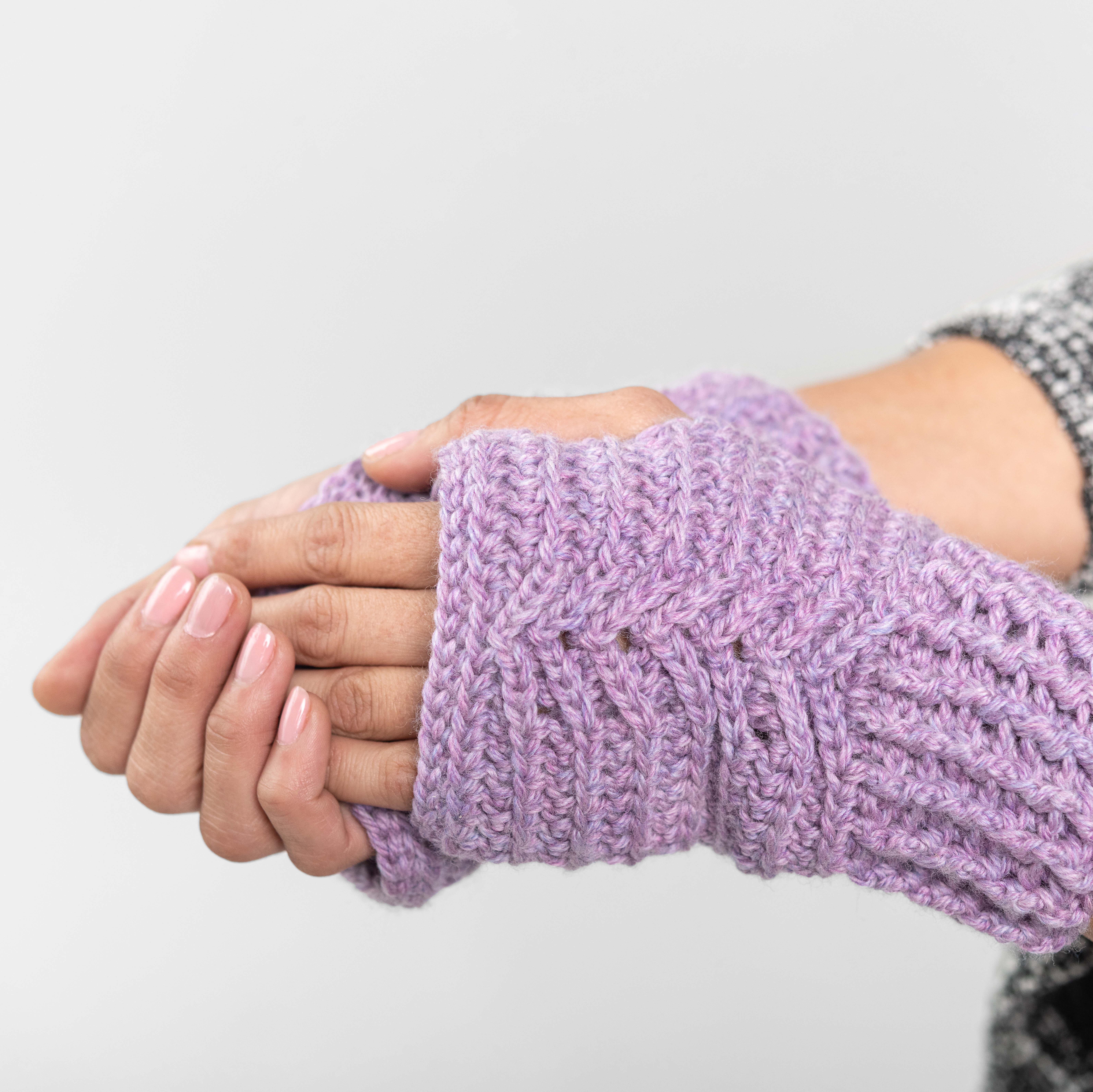 Read more about the article Mountain Peaks Mitts – crochet pattern
