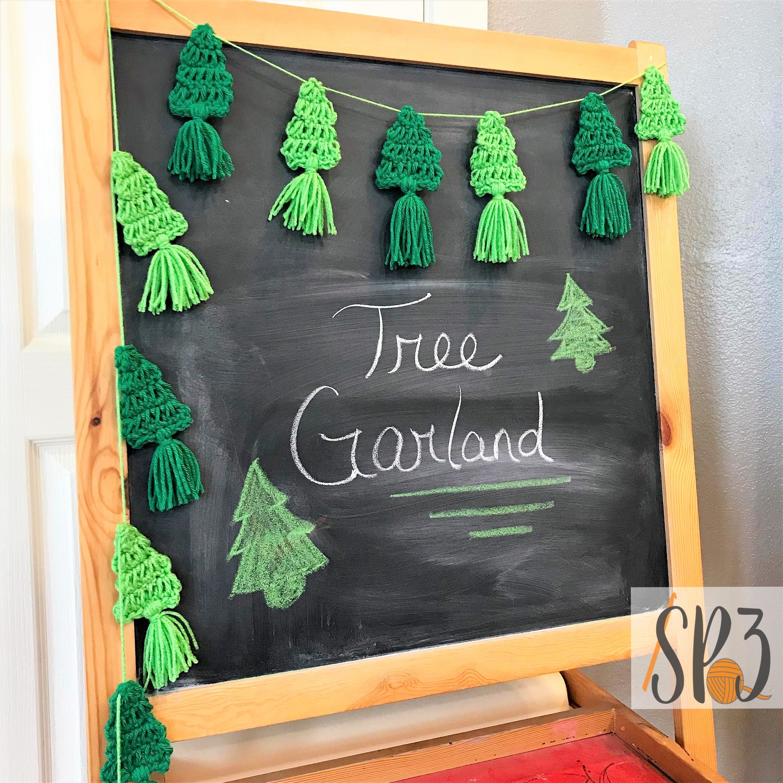 Read more about the article Tree Garland + Gift Tag FREE Crochet Pattern