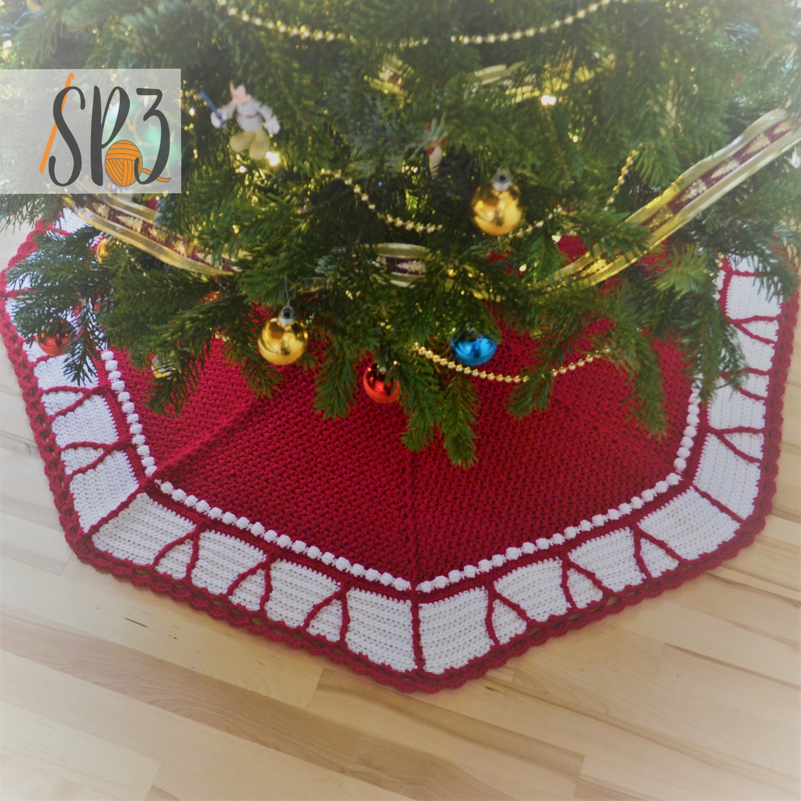 You are currently viewing O’ Christmas Tree Skirt Crochet Pattern