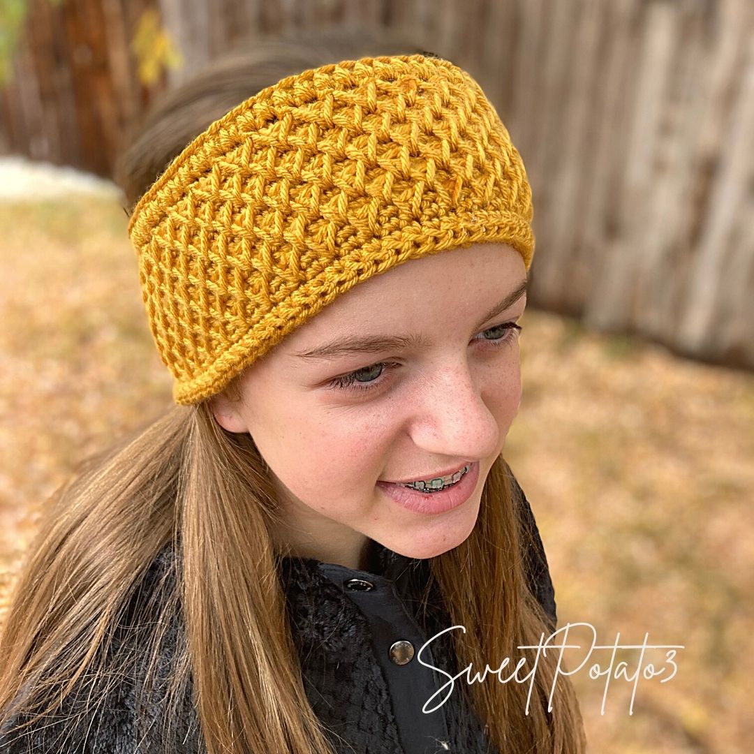 You are currently viewing Sweet Bee Ear Warmer Crochet Pattern
