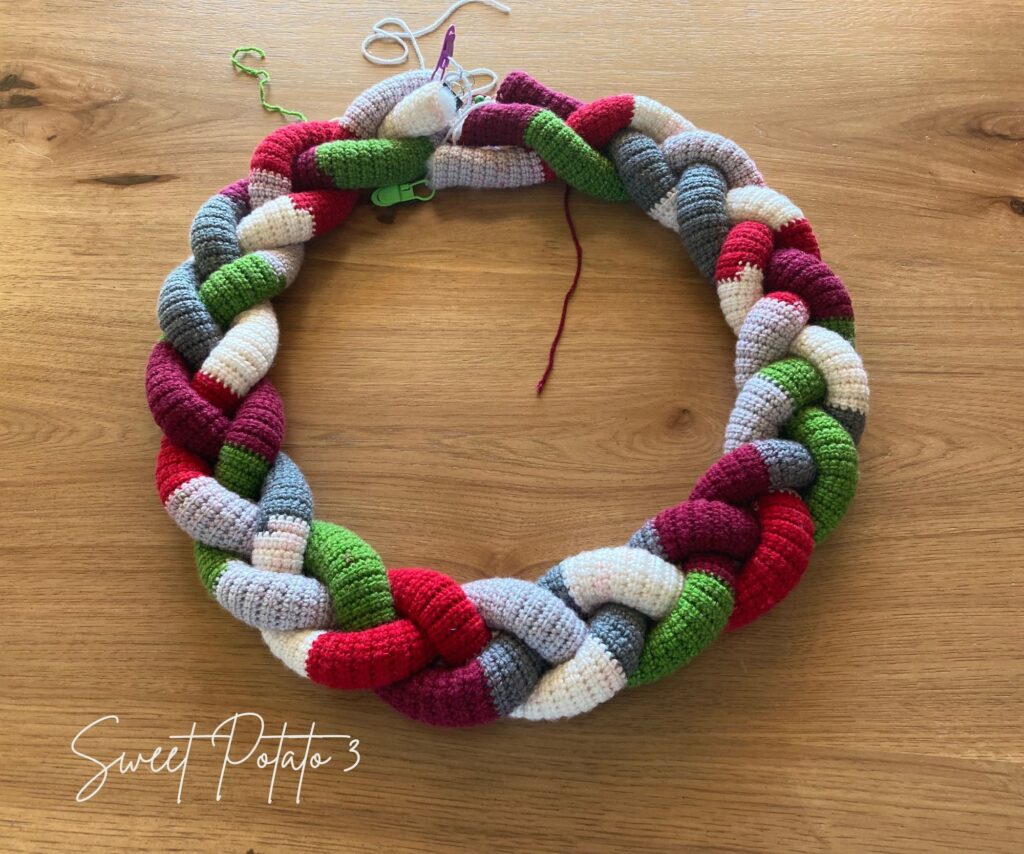 braided wreath circle
