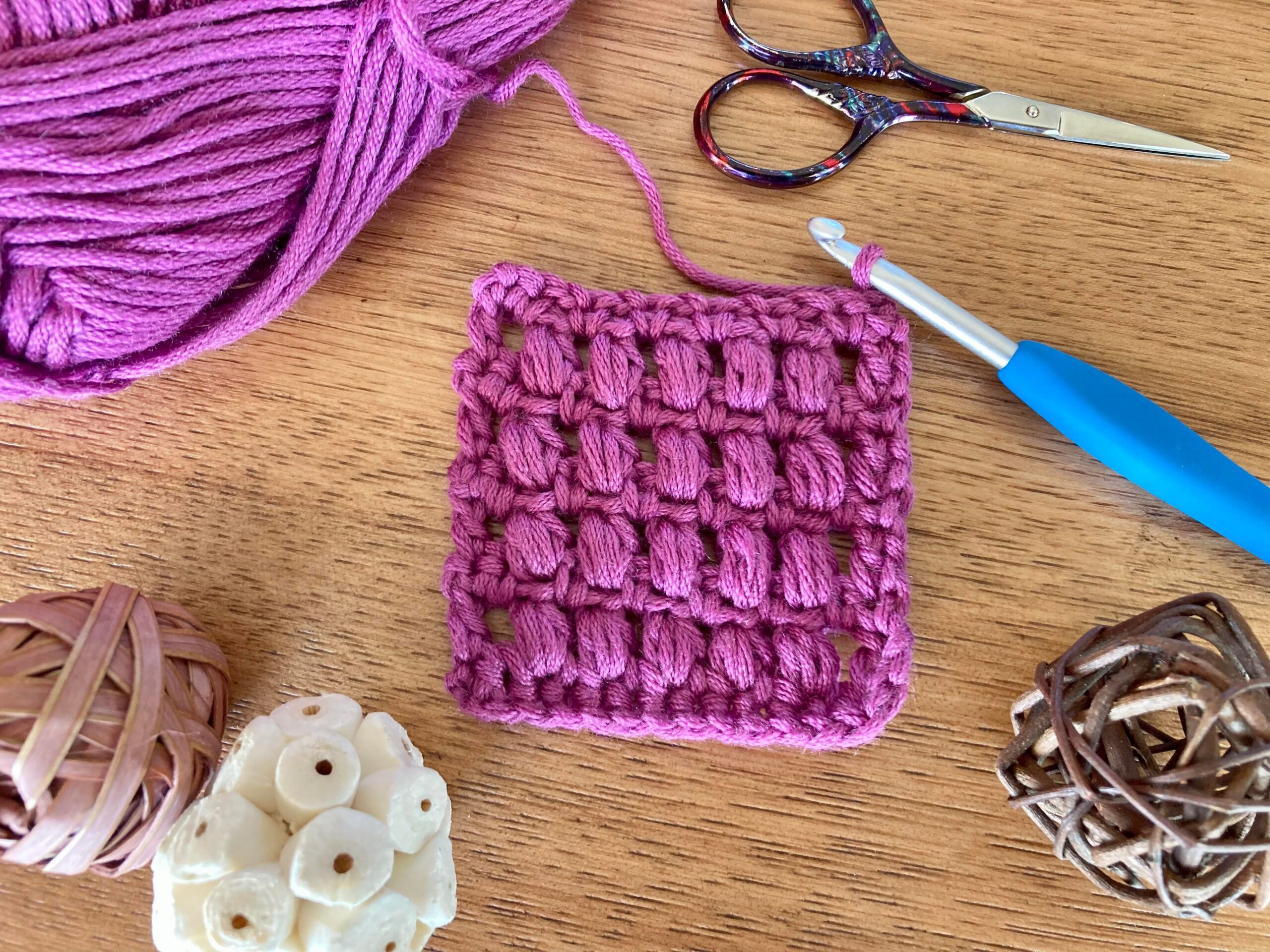 Read more about the article Vertically Stacked Puff Crochet Stitch Tutorial