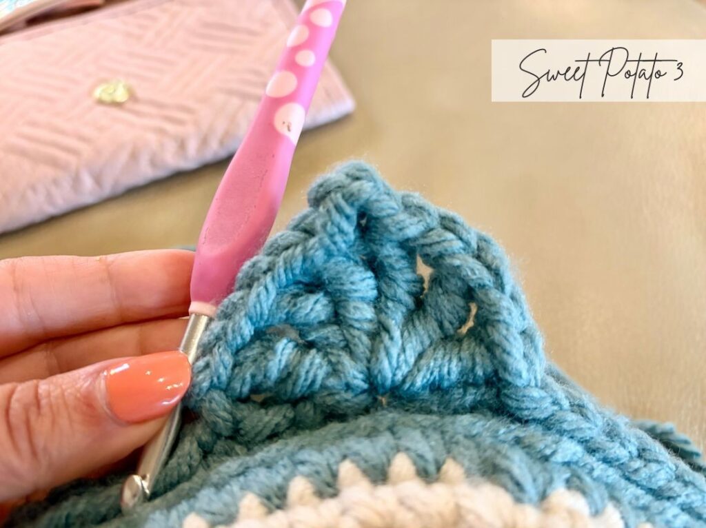 Flower-Pillow-4-1024x766 Round Flower Crochet Pillow Pattern (Free & Easy Floral Cushion)